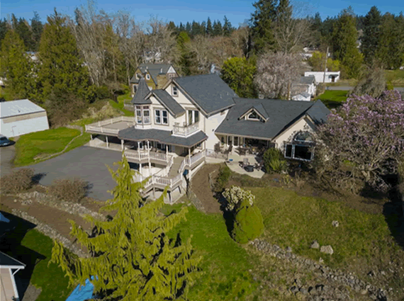 Luxe Victorian Retreat in Washington